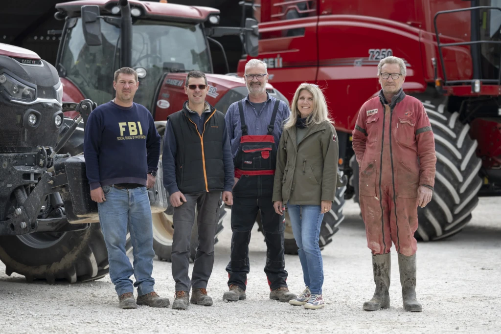Une image de la famille DELAITRE devant l'Axial-Flow 7250 de Case IH
