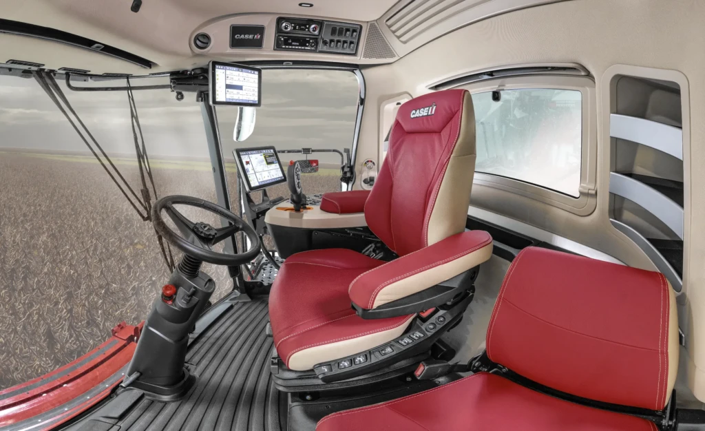 Image à l'intérieur de la cabine de la nouvelle moissonneuse-batteuse Axial-Flow 10.