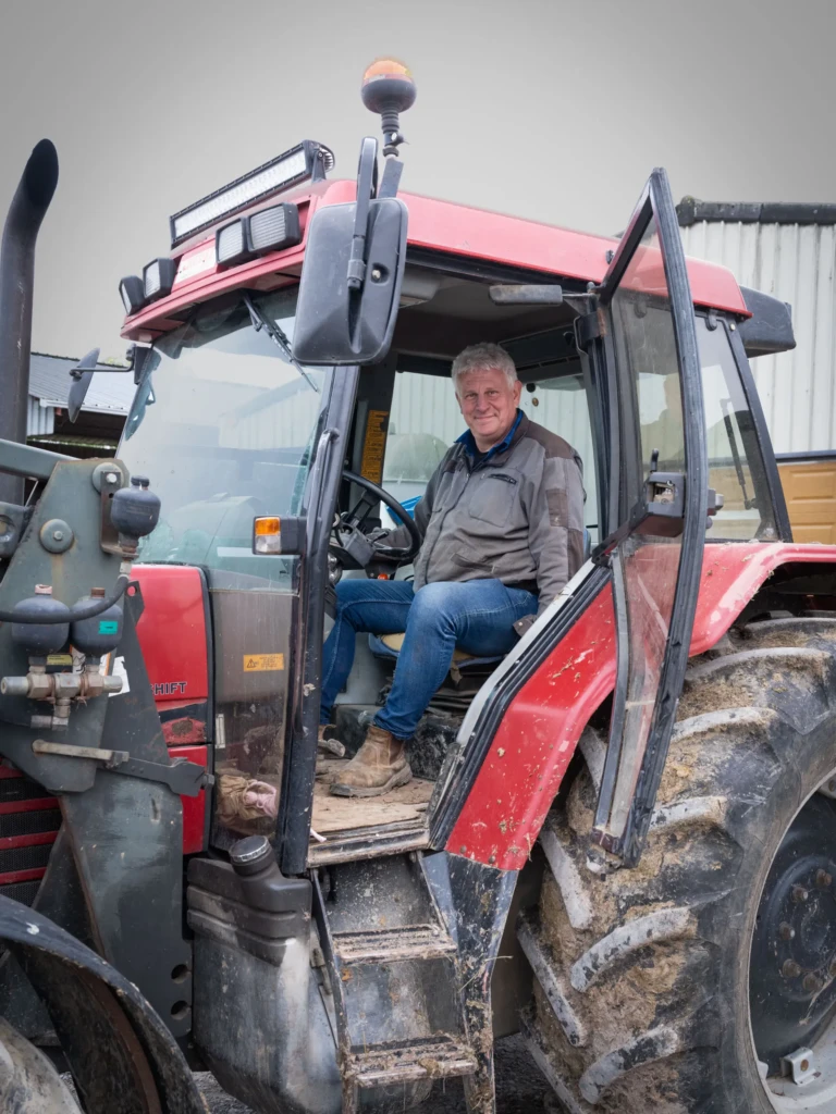 Une image de Gervais Fréal au volant d'un 5130 toujours vaillant