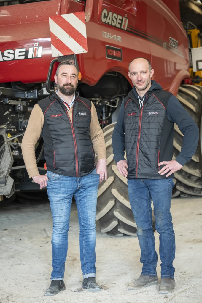 Antoine Masset devant un tracteur Case IH