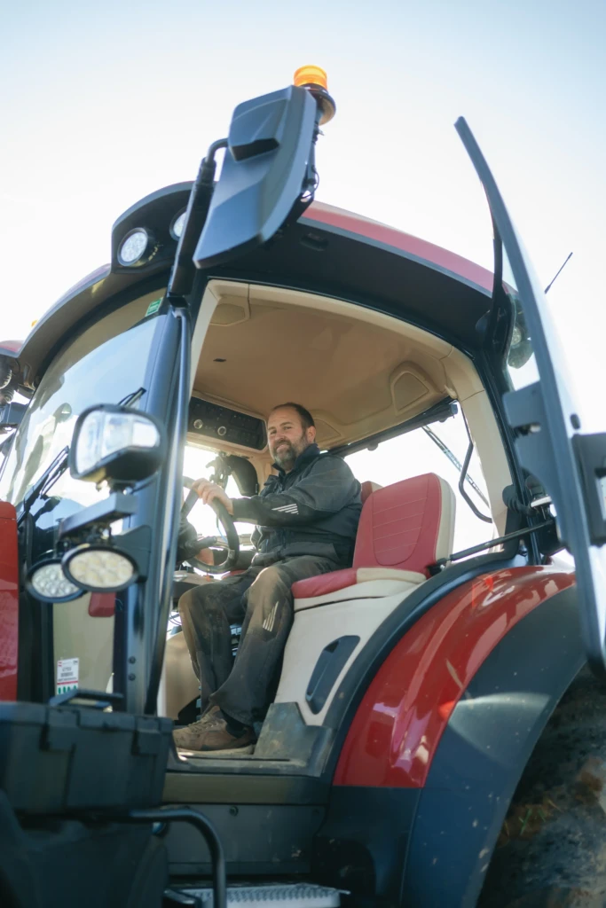 Jean-François Cabon dans un tracteur Case IH