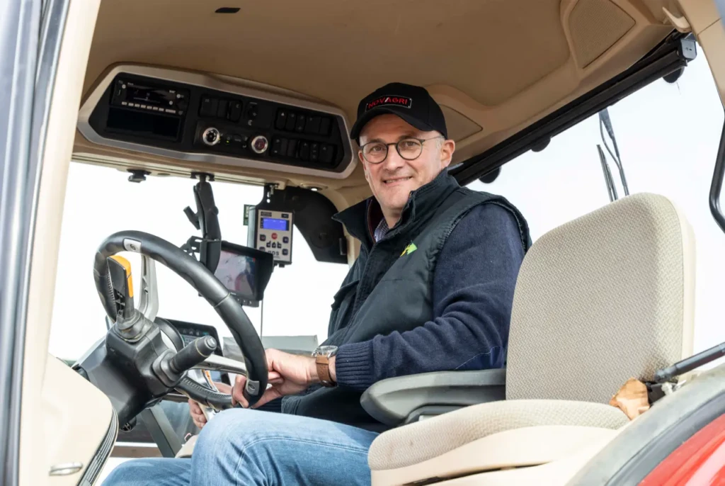 Photo de Stéphane Cousin dans un tracteur Case IH